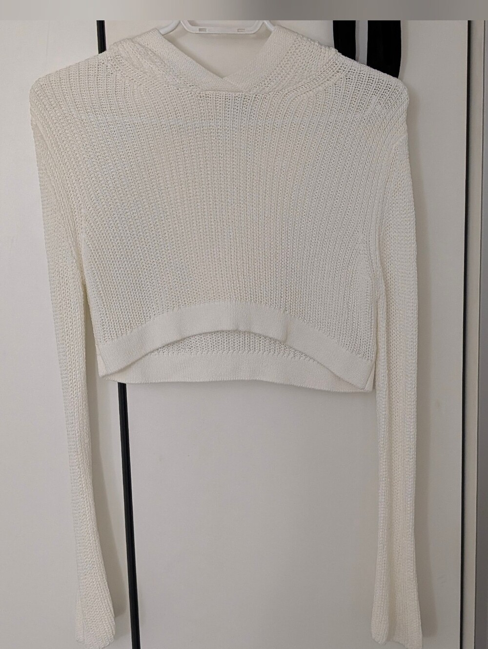 White Knit Cropped Hoodie Never worn Perfect Condition Size Xs